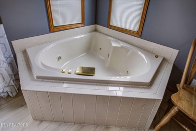 Enjoy effortless lake living in this fully furnished, turnkey - photo 23