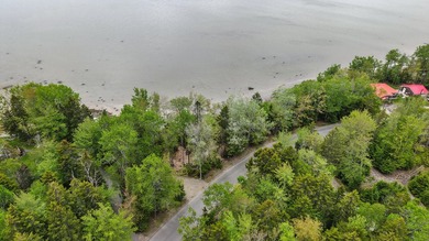 Welcome to a beautiful waterfront setting on Back Bay, ideal for - photo 26