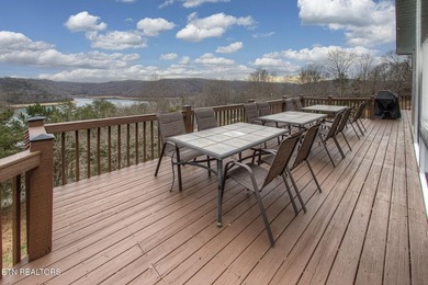 Enjoy effortless lake living in this fully furnished, turnkey - photo 31