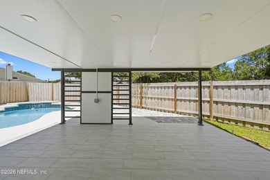 POOL HOME tucked away on a quiet cul-de-sac, just minutes from - photo 32