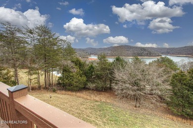 Enjoy effortless lake living in this fully furnished, turnkey - photo 33