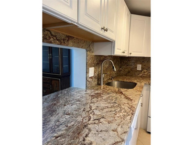 Gorgeous condo 3 miles from the beach! Condo on the second floor