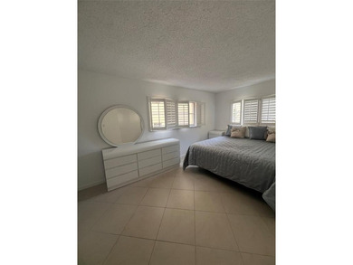 Gorgeous condo 3 miles from the beach! Condo on the second floor