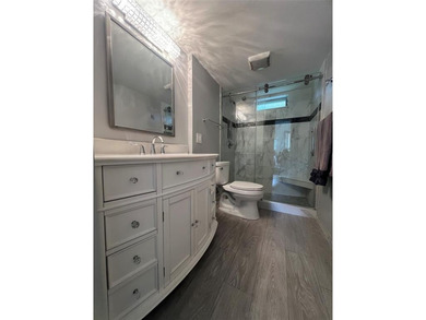 Gorgeous condo 3 miles from the beach! Condo on the second floor