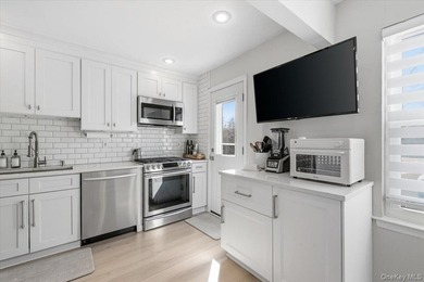 Tired of maintaining the lawn? This spacious 3Br, 2.5Bth Condo - photo 12