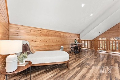 Custom-built timber cabin on over an acre with a 3-car garage - photo 16