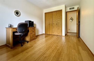 If you want an open deck view of a huge green space this is the - photo 8