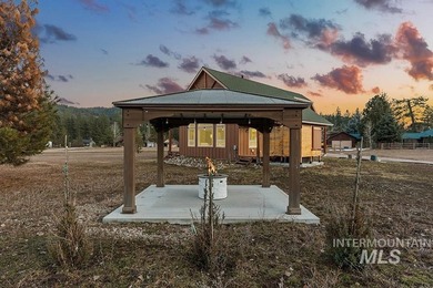 Custom-built timber cabin on over an acre with a 3-car garage - photo 24