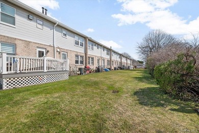 Tired of maintaining the lawn? This spacious 3Br, 2.5Bth Condo - photo 24