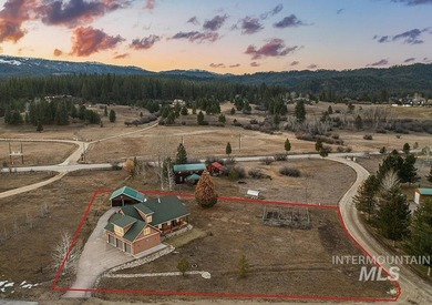 Custom-built timber cabin on over an acre with a 3-car garage - photo 25