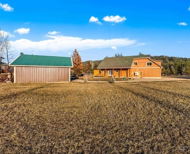 Custom-built timber cabin on over an acre with a 3-car garage - photo 28