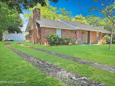 NEW TO THE MARKET! This fantastic home in coveted Pecan Park - photo 2