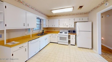 NEW TO THE MARKET! This fantastic home in coveted Pecan Park - photo 4