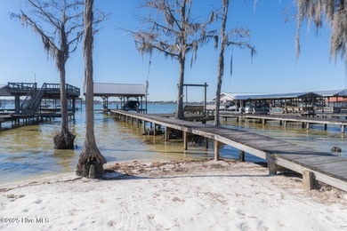 Well-maintained waterfront home on White Lake offering 4 - photo 2