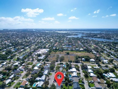 Fully remodeled in 2023, this Jupiter home feels like new - photo 33