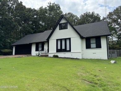 Lake Home Sale Pending in Jackson, Tennessee