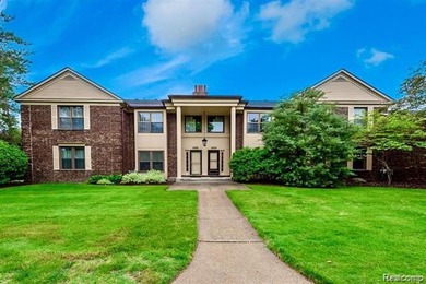 Lake Condo For Sale in West Bloomfield, Michigan
