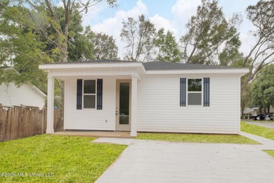Brand-new construction located on a desirable corner lot in Gulf - photo 1
