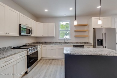 Brand-new construction located on a desirable corner lot in Gulf - photo 4