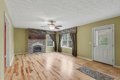 Welcome to this beautifully maintained 3-bedroom, 2-bath - photo 15