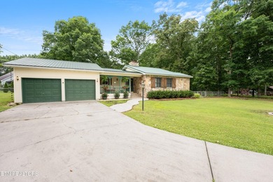Welcome to this charming 3 bedroom, 2.5 bath home located within - photo 1