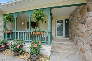 Welcome to this charming 3 bedroom, 2.5 bath home located within - photo 2
