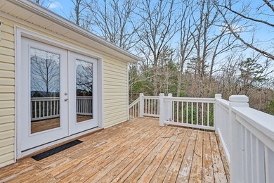 Welcome to this beautifully maintained 3-bedroom, 2-bath - photo 31