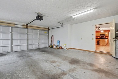 Welcome to this beautifully maintained 3-bedroom, 2-bath - photo 37
