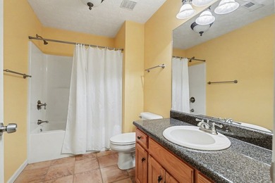 Welcome to this beautifully maintained 3-bedroom, 2-bath - photo 41