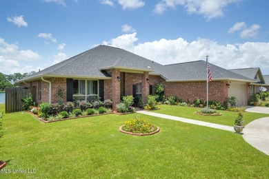 Beautiful 4br/3ba home nestled on a waterfront lot with - photo 3