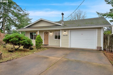 Siuslaw River Home For Sale in Florence Oregon