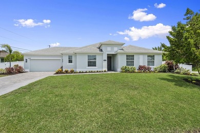 Welcome to this exceptional 2022 custom-built 4-bedroom, 3-bath - photo 2