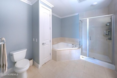 Just in time for summer! Fully renovated. Nothing to do but - photo 12