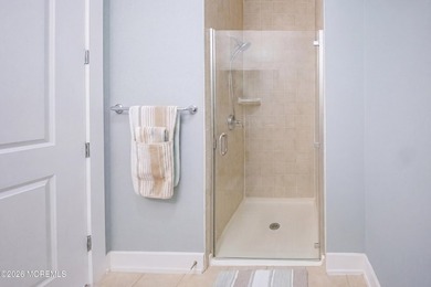 Just in time for summer! Fully renovated. Nothing to do but - photo 15