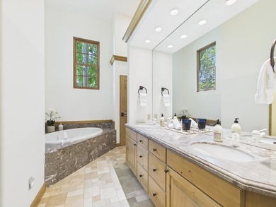 Exceptional Lane Ranch home featuring a 3BR/3BA main residence - photo 20