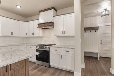 Stunning New Construction on 12+/- Acres in Windmill Farms - photo 22