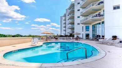 Just in time for summer! Fully renovated. Nothing to do but - photo 25
