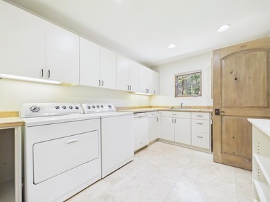 Exceptional Lane Ranch home featuring a 3BR/3BA main residence - photo 28