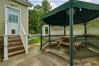 Welcome home to easy living! This beautifully designed home - photo 36
