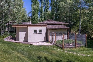 Exceptional Lane Ranch home featuring a 3BR/3BA main residence - photo 36