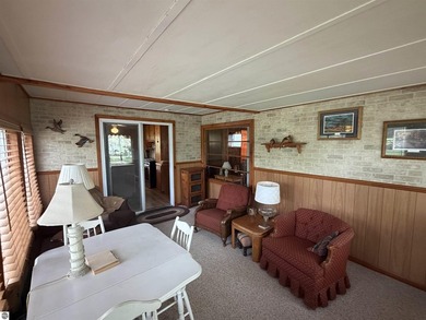 Charming up north cottage with peek-a-boo views of Lake 13 and - photo 3