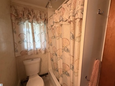Charming up north cottage with peek-a-boo views of Lake 13 and - photo 10