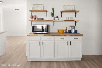 Welcome to a beautifully renovated 4-bedroom, 2-bath residence - photo 7