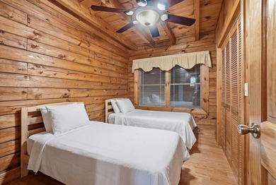 Beautiful log home overlooking the breathtaking waters of Dale - photo 6
