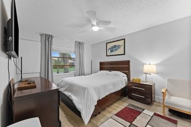 Beautiful 2/2 all updated Villa at gated community 55+ Whisper - photo 11