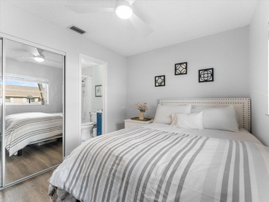 Beautiful 2/2 all updated Villa at gated community 55+ Whisper - photo 13