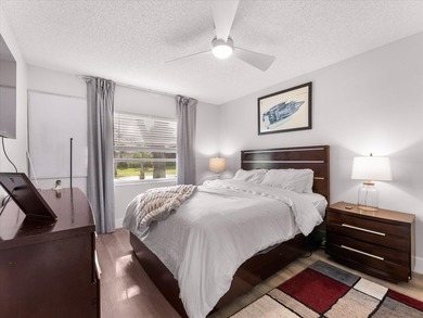 Beautiful 2/2 all updated Villa at gated community 55+ Whisper - photo 16