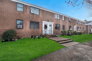 Rare Bayside Offering with Private Basement & Separate Entrance - photo 2