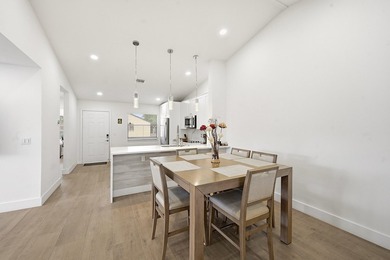 Welcome to this stunning, bright and spacious 2-bedroom - photo 8