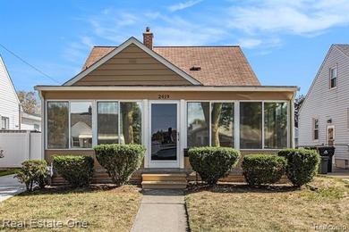 Detroit River Home Active Under Contract in Wyandotte Michigan